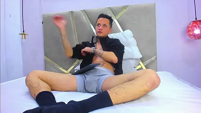 Snapshot of SkinnyZetth chatting on 16, 10, 2025 SkinnyZetth online show from 16, 10, 2025