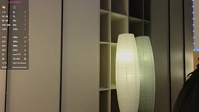 Quinavelle online show from 4, 3, 2026