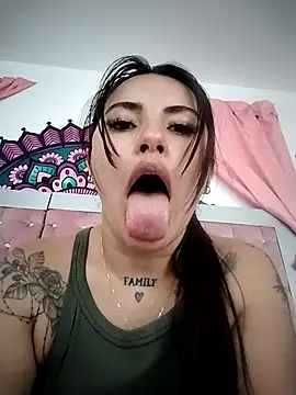 scarletr red online show from 16, 9, 2025