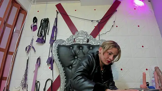 Snapshot of indigo_thc5 chatting on 5, 12, 2025 indigo thc5 online show from 5, 12, 2025