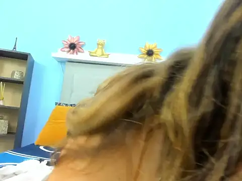 Snapshot of monalind220 chatting on 24, 10, 2025 monalind220 online show from 24, 10, 2025