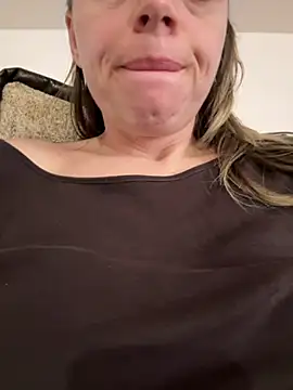 ladywithbigass online show from 10, 3, 2025