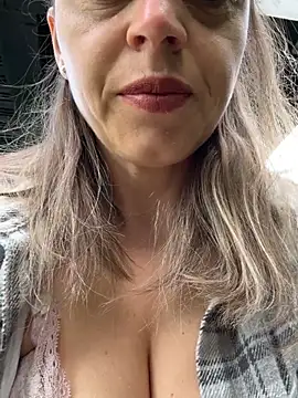 ladywithbigass online show from 10, 6, 2026