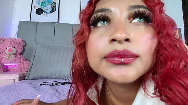 Naiaa Cruz online show from 5, 11, 2025