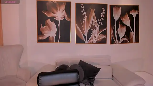 LeahNovac online show from 17, 11, 2025