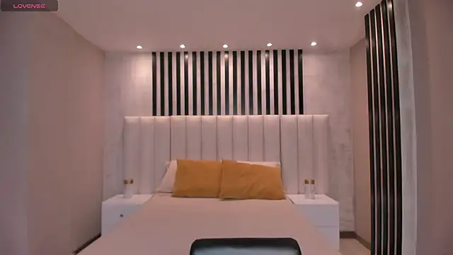 LeahNovac online show from 18, 10, 2025