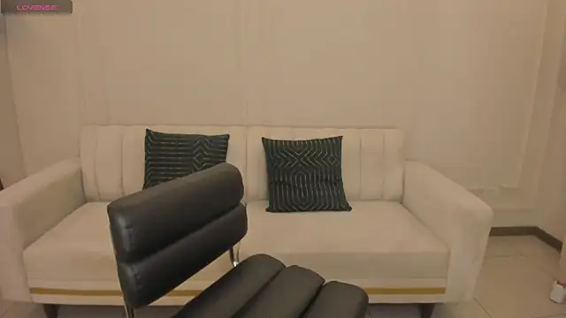 LeahNovac online show from 25, 11, 2025