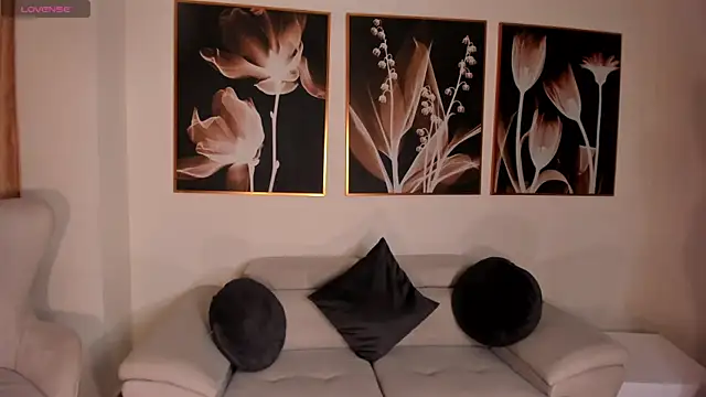 LeahNovac online show from 25, 9, 2025