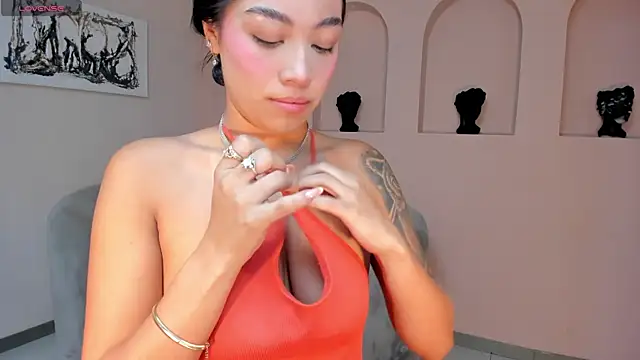 LeahNovac online show from 31, 10, 2025