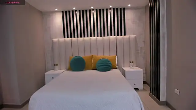 LeahNovac online show from 15, 10, 2025