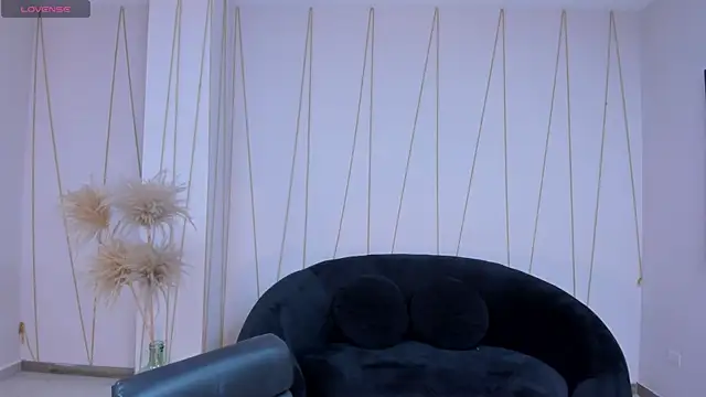 LeahNovac online show from 18, 11, 2025