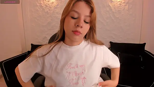 TiffannySins online show from 15, 4, 2026