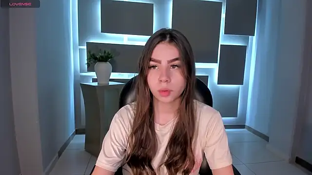 TiffannySins online show from 8, 11, 2025