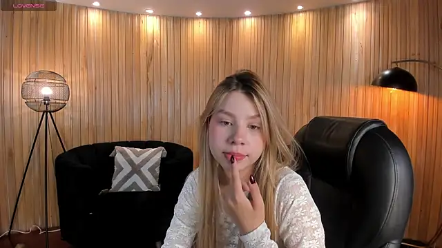 Snapshot of TiffannySins chatting on 18, 7, 2026 TiffannySins online show from 18, 7, 2026
