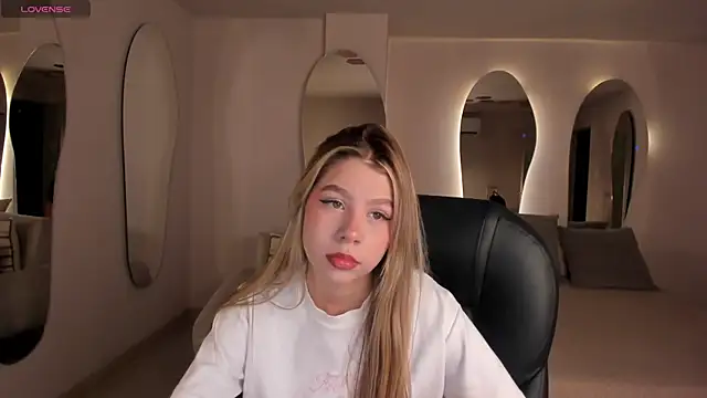 TiffannySins online show from 27, 5, 2026