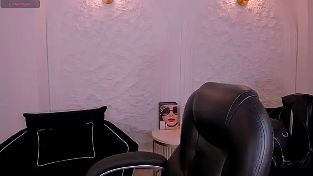 TiffannySins online show from 7, 5, 2026