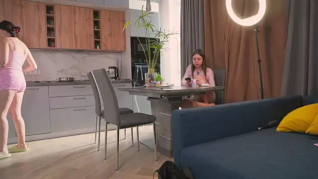 Snapshot of Anny_Molly chatting on 7, 11, 2025 Anny Molly online show from 7, 11, 2025