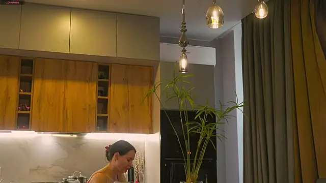 Snapshot of Anny_Molly chatting on 9, 11, 2025 Anny Molly online show from 9, 11, 2025