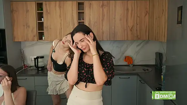 Snapshot of Anny_Molly chatting on 6, 10, 2025 Anny Molly online show from 6, 10, 2025