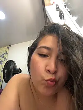 Snapshot of evelyn_1702 chatting on 4, 6, 2026 evelyn 1702 online show from 4, 6, 2026