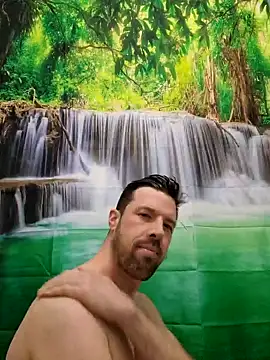 Snapshot of welcome-to-the-jungle chatting on 16, 1, 2026 welcome-to-the-jungle online show from 16, 1, 2026