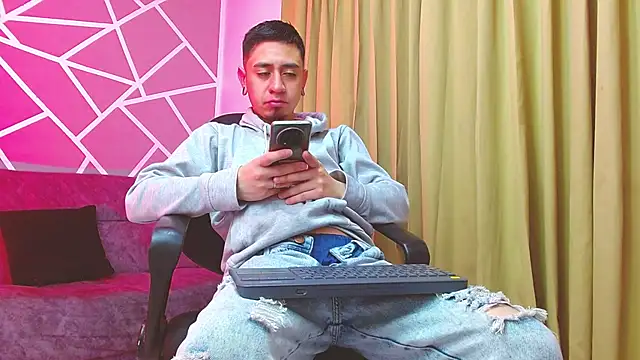 abnerdam01 online show from 9, 9, 2025