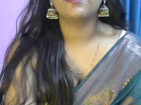 Queenxxx98 online show from 24, 10, 2025