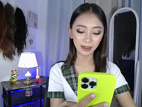 lovely kiannaHugecock online show from 16, 1, 2026