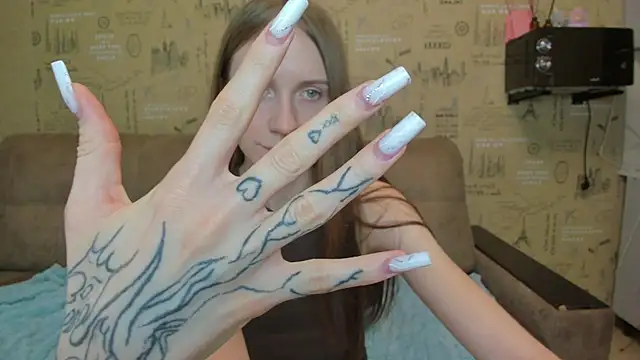 Kelly Gerzikaa online show from 2, 11, 2025