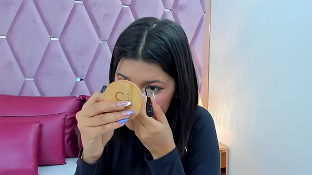 MaskedGirl  online show from 17, 12, 2025