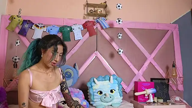 Sophia moo  online show from 1, 7, 2026