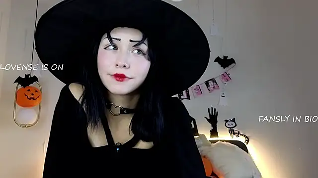 Snapshot of BritniBers chatting on 30, 10, 2025 BritniBers online show from 30, 10, 2025