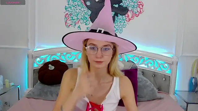 MaeLili online show from 15, 10, 2025