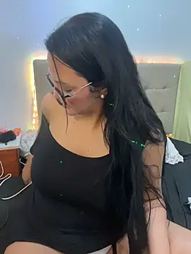Snapshot of AuroraChest chatting on 23, 4, 2026 AuroraChest online show from 23, 4, 2026