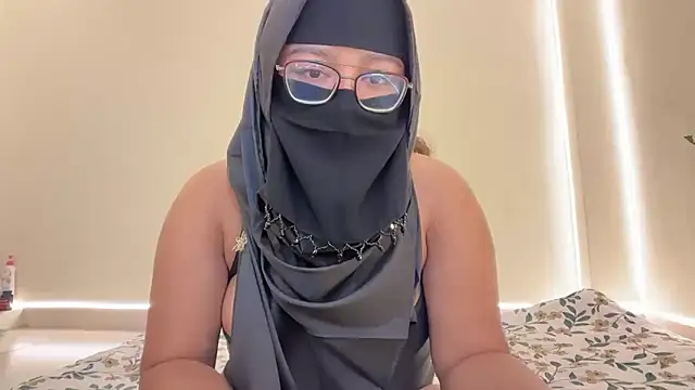 Drizzling Intimecy online show from 14, 11, 2025