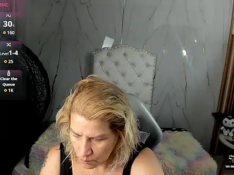 Juanitarubia online show from 13, 9, 2025