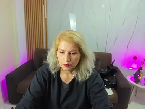 Juanitarubia online show from 22, 11, 2025