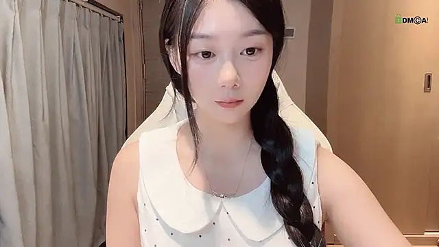 Snapshot of Makinghappymyself_ chatting on 5, 11, 2025 Makinghappymyself online show from 5, 11, 2025