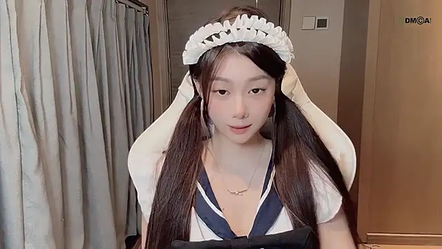 Snapshot of Makinghappymyself_ chatting on 28, 11, 2025 Makinghappymyself online show from 28, 11, 2025