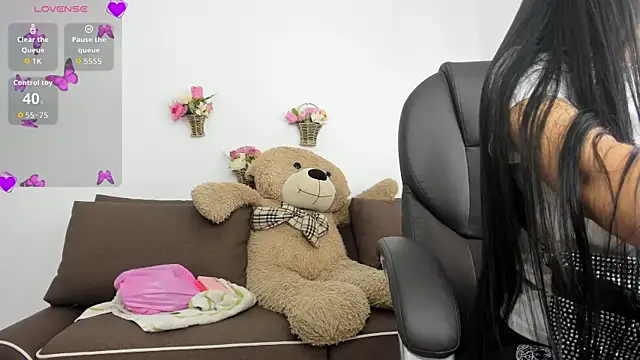 Zahra milks online show from 21, 10, 2025