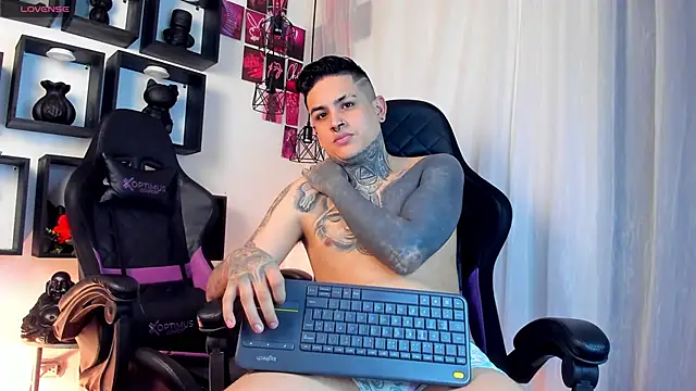 Sarahandzack online show from 15, 11, 2025