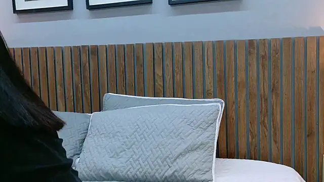 luna roja25 online show from 2, 2, 2026