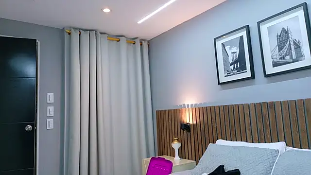 luna roja25 online show from 4, 2, 2026