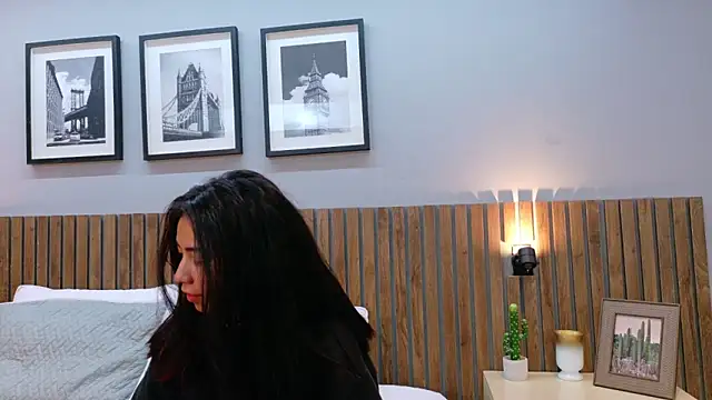 luna roja25 online show from 3, 2, 2026