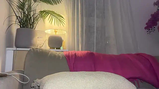 KayleeBella online show from 16, 9, 2025