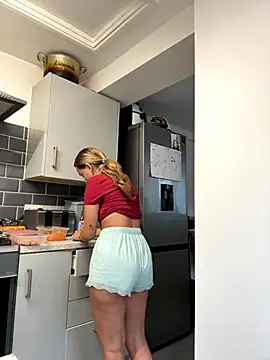 KayleeBella online show from 9, 9, 2025