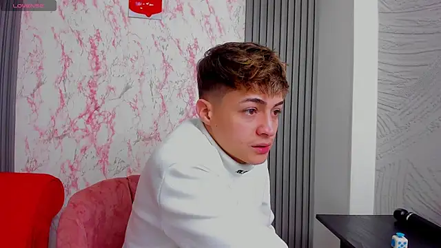 Ari and Storm online show from 26, 11, 2025