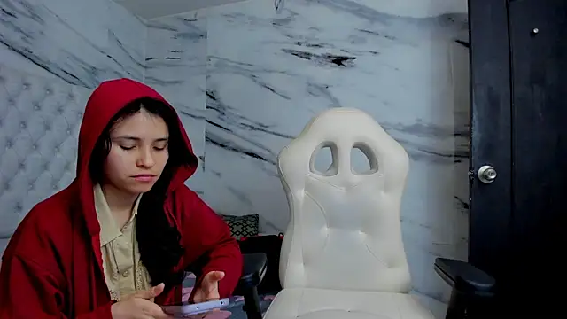 Ari and Storm online show from 17, 12, 2025