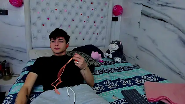 Ari and Storm online show from 2, 4, 2026