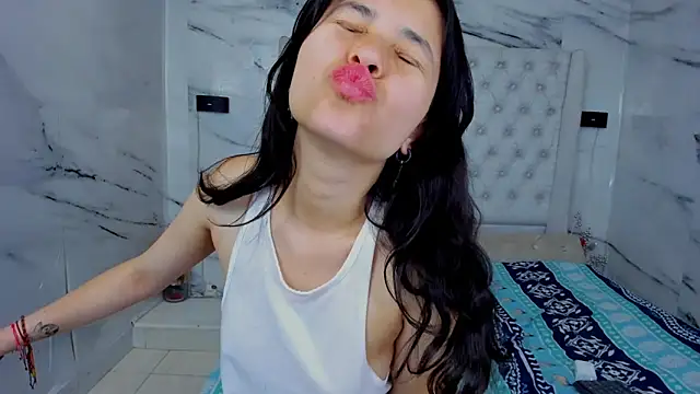 Ari and Storm online show from 4, 10, 2025